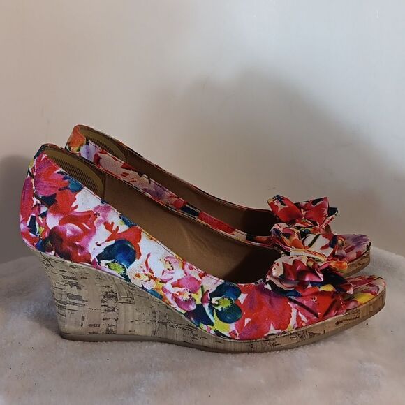 Dexflex Comfort Floral Open Toe Wedge Shoes - Picture 1 of 8